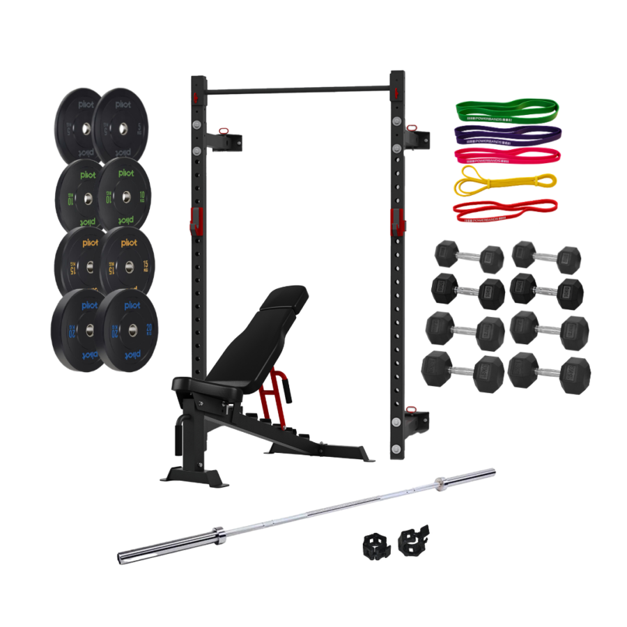 Ett väggmonterat rack, en stälbar träningsbänk, 5 gummiband i olika färger, 4 par bumper plates och en skivstång med skivstångslås